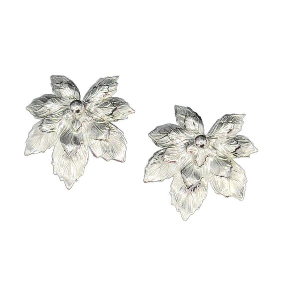 SILVERY MAPLE Leaf Vintage 1958 Clip On Earrings - Picture 9 of 9